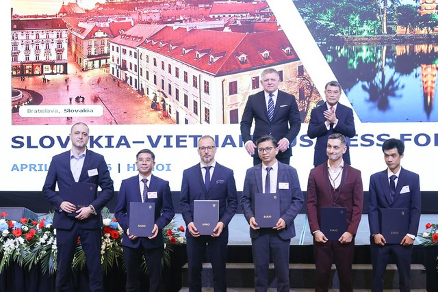 Vietnamese, Slovak Prime Ministers co-chair Viet Nam-Slovakia Business Forum- Ảnh 1.