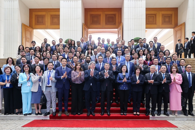 Prime Minister Le Minh Hung hosts reception for American business delegation- Ảnh 3.