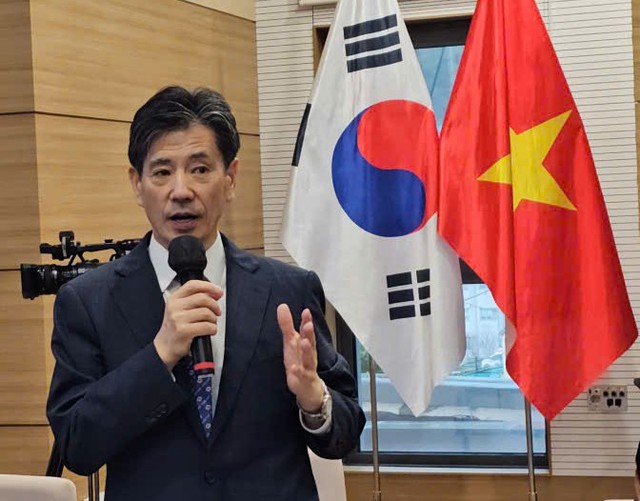 Korean President Lee’s visit marks a step toward more substantive Viet Nam–South Korea relations- Ảnh 1.