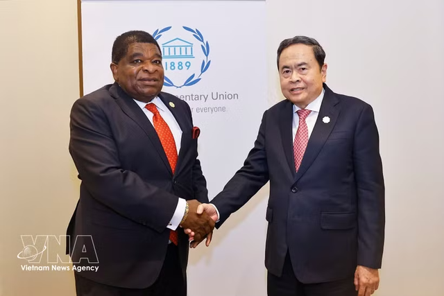NA Chairman meets top foreign legislators on sidelines of 152nd IPU Assembly - Ảnh 1.