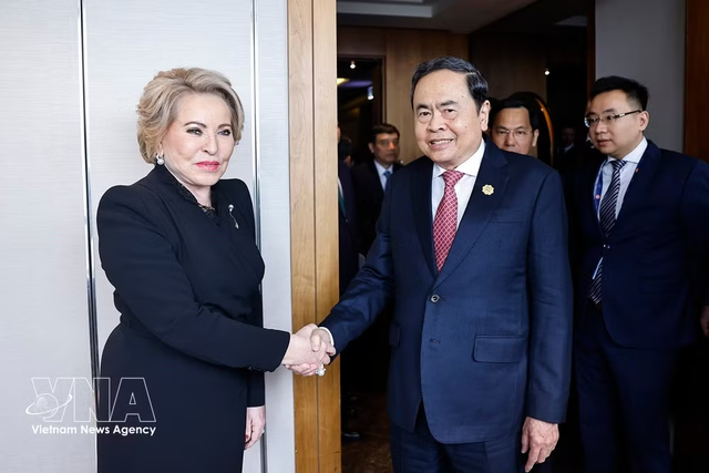 NA Chairman meets top foreign legislators on sidelines of 152nd IPU Assembly - Ảnh 2.