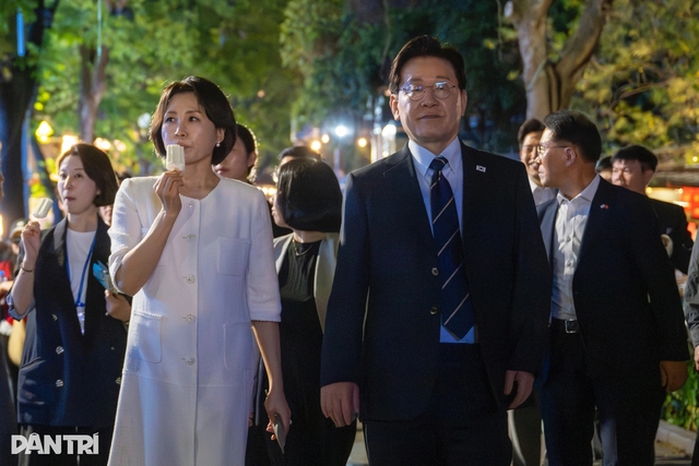 South Korean President Lee Jae Myung, spouse enjoy Ha Noi cuisines- Ảnh 7.
