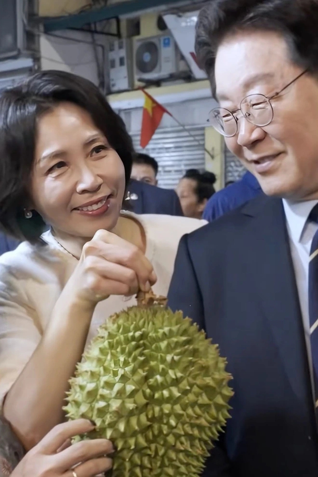 South Korean President Lee Jae Myung, spouse enjoy Ha Noi cuisines- Ảnh 8.