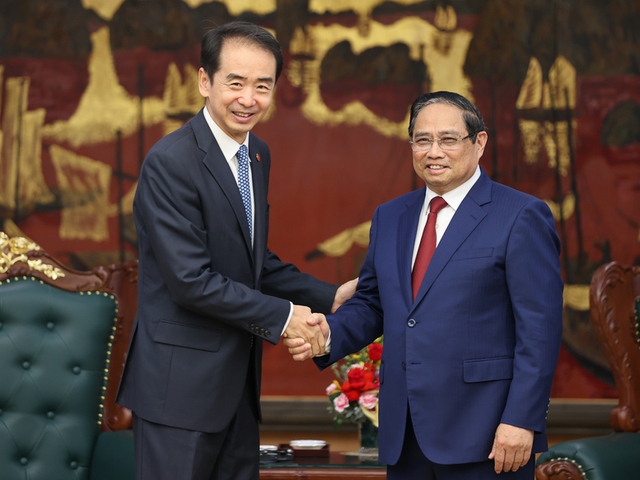 Prime Minister receives Chinese Ambassador He Wei- Ảnh 1.