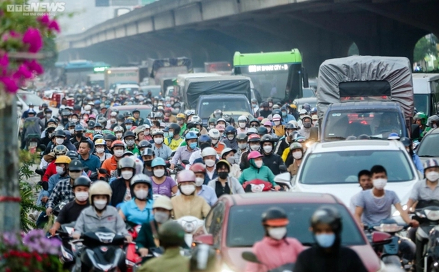 Ha Noi to pilot low-emission zones in nine inner-city wards from this July- Ảnh 1. Ha Noi to pilot low-emission zones in nine inner-city wards from this July- Ảnh 1.