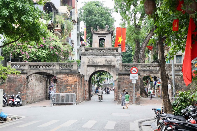 Ha Noi: Local pavements cleared in urban order crackdown- Ảnh 1. Ha Noi: Local pavements cleared in urban order crackdown- Ảnh 1.