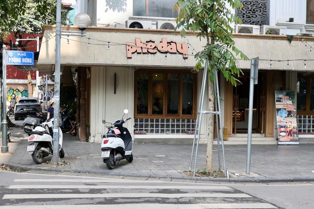 Ha Noi: Local pavements cleared in urban order crackdown- Ảnh 2. Ha Noi: Local pavements cleared in urban order crackdown- Ảnh 2.