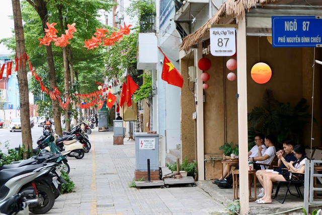 Ha Noi: Local pavements cleared in urban order crackdown- Ảnh 4. Ha Noi: Local pavements cleared in urban order crackdown- Ảnh 4.