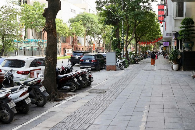 Ha Noi: Local pavements cleared in urban order crackdown- Ảnh 5. Ha Noi: Local pavements cleared in urban order crackdown- Ảnh 5.