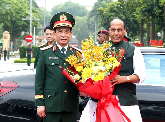 Viet Nam, India reinforce bilateral defense cooperation- Ảnh 1.