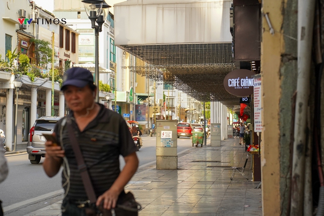 Ha Noi: Local pavements cleared in urban order crackdown- Ảnh 6. Ha Noi: Local pavements cleared in urban order crackdown- Ảnh 6.