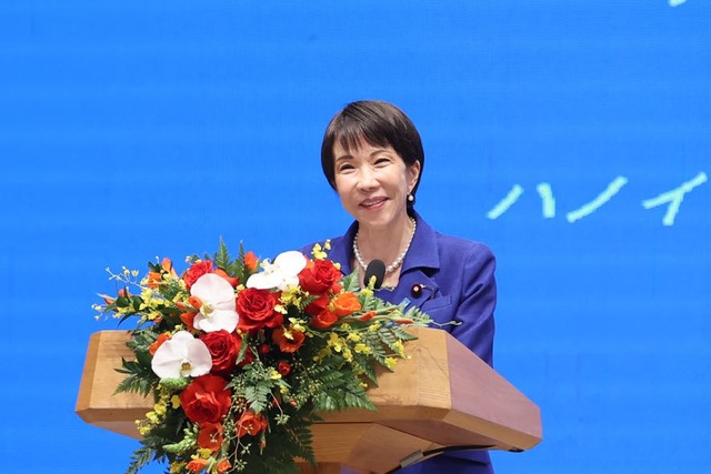 Japanese Prime Minister praises Viet Nam's proactive foreign policy- Ảnh 1.