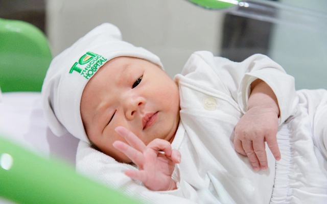 Gov't decrees financial support to address declining fertility- Ảnh 1. Gov't decrees financial support to address declining fertility- Ảnh 1.
