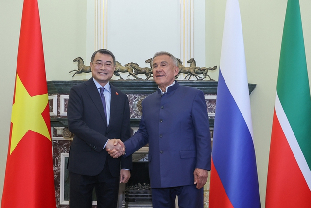 Prime Minister meets with Head of Russia's Republic of Tatarstan in Kazan- Ảnh 2. Prime Minister meets with Head of Russia's Republic of Tatarstan in Kazan- Ảnh 2.
