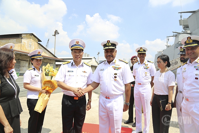 Indian warships begin three-day friendship visit to Viet Nam- Ảnh 1. Indian warships begin three-day friendship visit to Viet Nam- Ảnh 1.