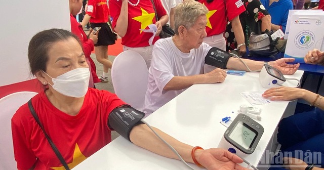 Elderly citizens to receive free annual health checks from 2026- Ảnh 1.
