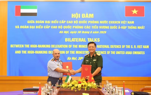 Viet Nam, UAE sign MoU on defense industry cooperation- Ảnh 1.