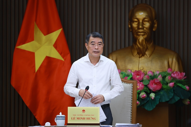 Prime Minister leads National steering committee for overcoming post-war consequences - Ảnh 1.