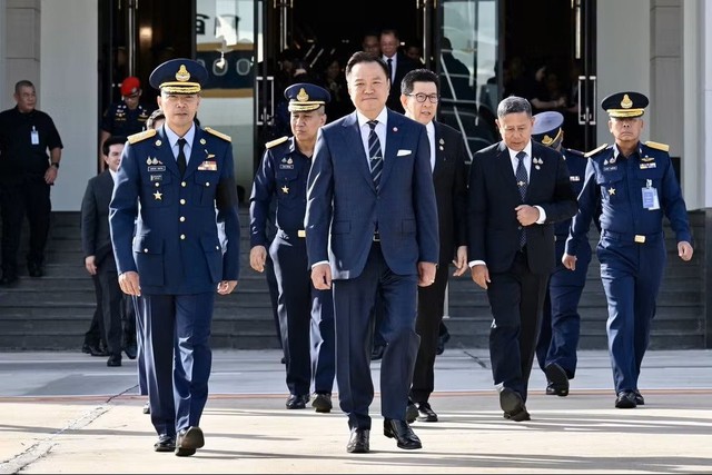 Thai Prime Minister embarks on official visit to Viet Nam- Ảnh 1.