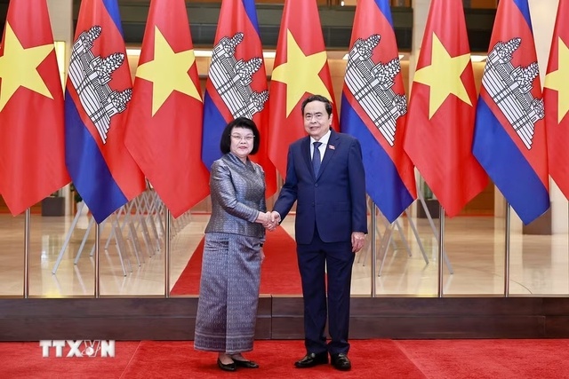 Top Vietnamese, Cambodian legislators hold talks in Ha Noi - Ảnh 1.