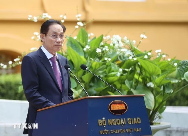 Flag-raising ceremony marks ASEAN's 59th founding anniversary- Ảnh 2.