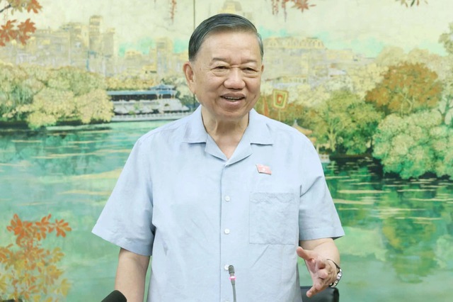 Top leader expects Ha Noi to complete 500 km of metro lines in coming years- Ảnh 1.