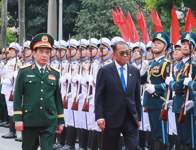 Viet Nam, Malaysia discuss ways to strengthen defense cooperation- Ảnh 1.