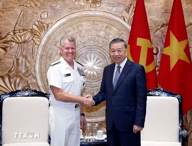 Top leader hosts reception for Admiral Samuel Paparo- Ảnh 1.