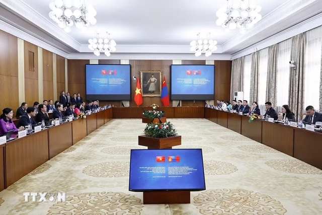 Mongolia places top importance on relations with Viet Nam: Top legislator Sandag Byambatsogt - Ảnh 1.