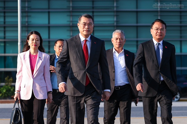 Prime Minister Le Minh Hung leaves for 18th BRICS Summit in India- Ảnh 1.