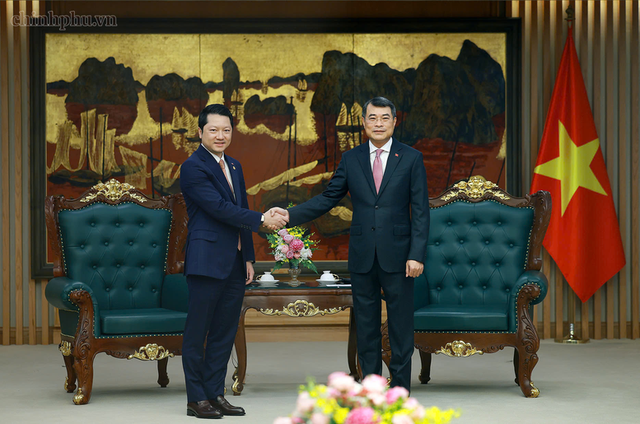 Prime Minister Le Minh Hung receives Cambodian Minister of Inspection- Ảnh 1.