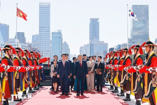 Top Vietnamese legislator holds talks with Korean counterpart Cho Jeong-sik- Ảnh 1.