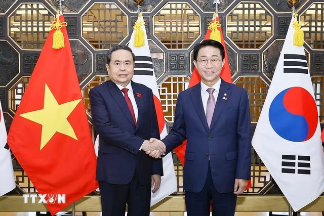Top Vietnamese legislator holds talks with Korean counterpart Cho Jeong-sik- Ảnh 2.
