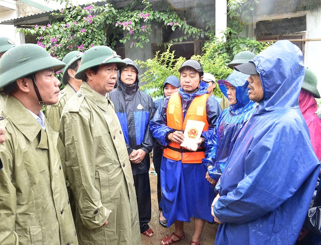 Chùm ảnh: Phó Thủ tướng Lê Văn Thành kiểm tra công tác khắc phục hậu quả mưa lũ tại miền Trung - Ảnh 14.