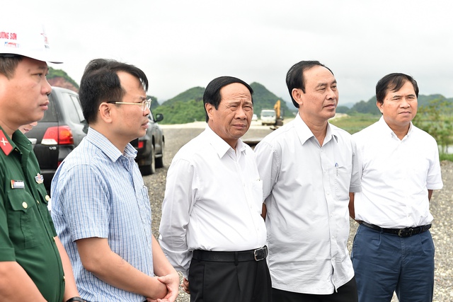 Phó Thủ tướng Lê Văn Thành kiểm tra thực địa các tuyến cao tốc sẽ thông xe trong năm 2022 - Ảnh 1.