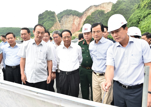 Phó Thủ tướng Lê Văn Thành kiểm tra thực địa các tuyến cao tốc sẽ thông xe trong năm 2022 - Ảnh 2.