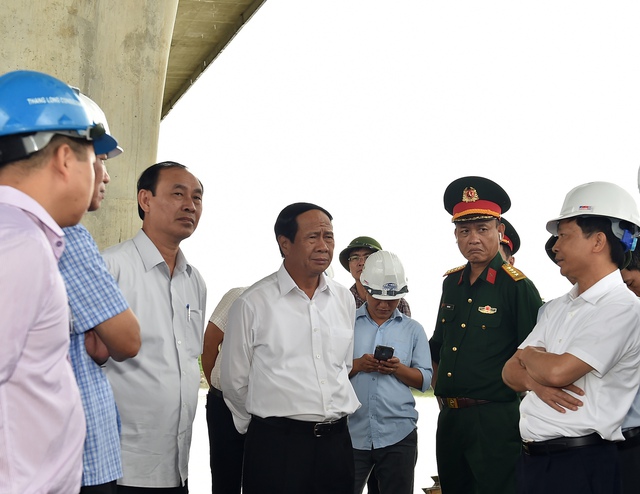 Phó Thủ tướng Lê Văn Thành kiểm tra thực địa các tuyến cao tốc sẽ thông xe trong năm 2022 - Ảnh 5.
