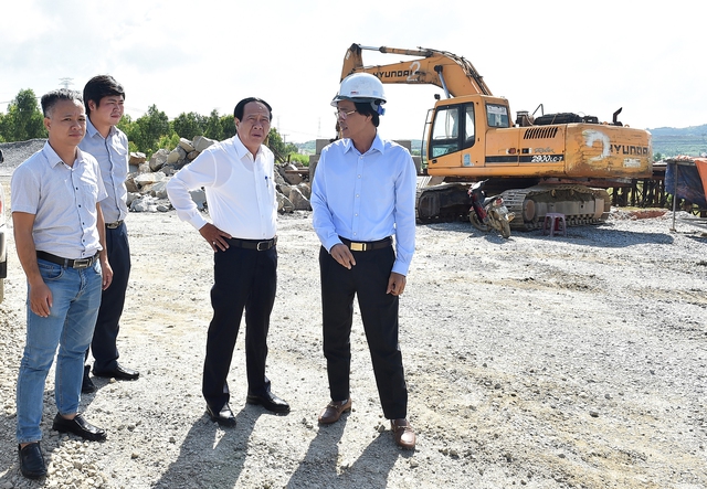 Phó Thủ tướng Lê Văn Thành kiểm tra thực địa các tuyến cao tốc sẽ thông xe trong năm 2022 - Ảnh 14.