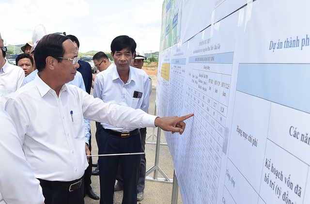 Phó Thủ tướng Lê Văn Thành kiểm tra thực địa các tuyến cao tốc sẽ thông xe trong năm 2022 - Ảnh 15.