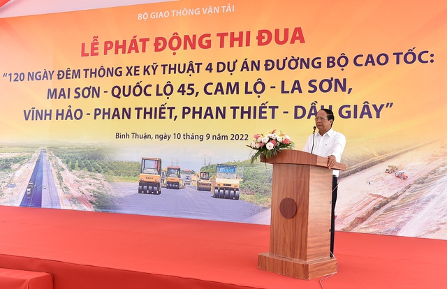 Chùm ảnh: Phó Thủ tướng kiểm tra thực địa 4 tuyến cao tốc sẽ thông xe trong năm 2022 - Ảnh 16.