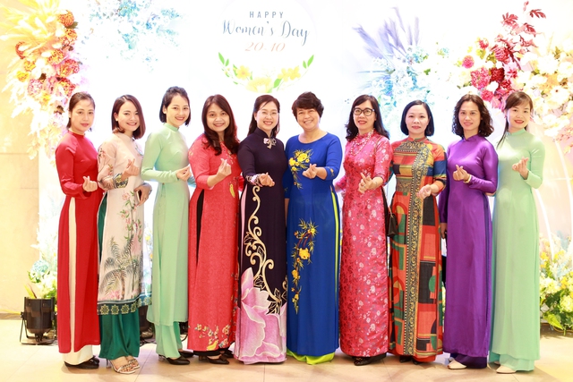 ‘Gặp gỡ Tháng 10’: Phụ nữ duyên dáng gắn liền với tà áo dài Việt - Ảnh 3.