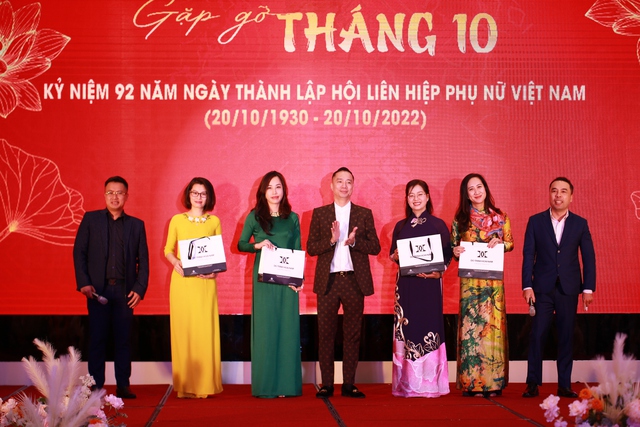 ‘Gặp gỡ Tháng 10’: Phụ nữ duyên dáng gắn liền với tà áo dài Việt - Ảnh 4.