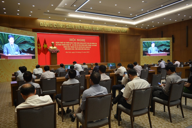 Quán triệt Nghị quyết của Bộ Chính trị về phát triển vùng Bắc Trung Bộ và duyên hải Trung Bộ - Ảnh 1.