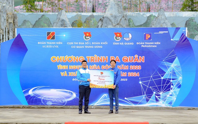 Chuỗi hoạt động tình nguyện ý nghĩa của thanh niên VPCP tại Hà Giang- Ảnh 2.