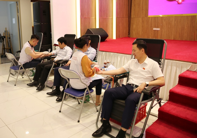 4 Văn phòng Trung ương tham gia hiến máu tình nguyện - Ảnh 4.