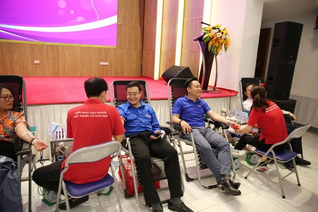 4 Văn phòng Trung ương tham gia hiến máu tình nguyện - Ảnh 6.