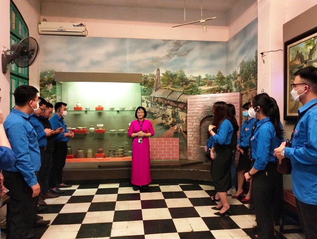 Đoàn viên, Thanh niên Cổng TTĐT Chính phủ thăm quan Di tích Nhà tù Hỏa Lò và Phố sách Hà Nội - Ảnh 3.