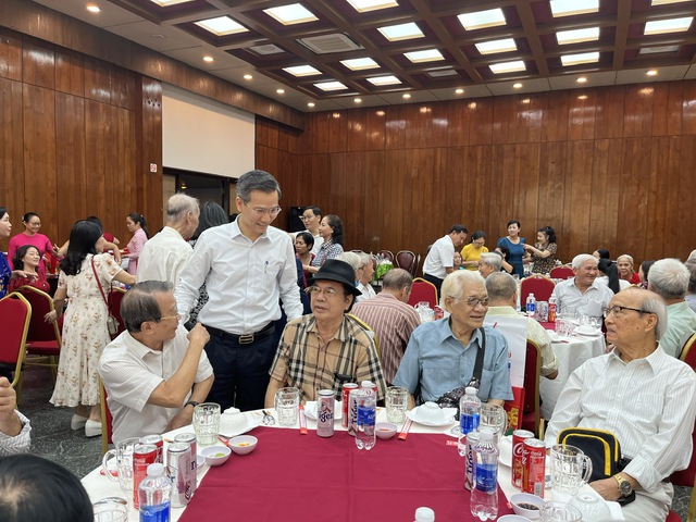 VPCP phía Nam gặp mặt cán bộ hưu trí nhân dịp Xuân Giáp Thìn 2024- Ảnh 3.