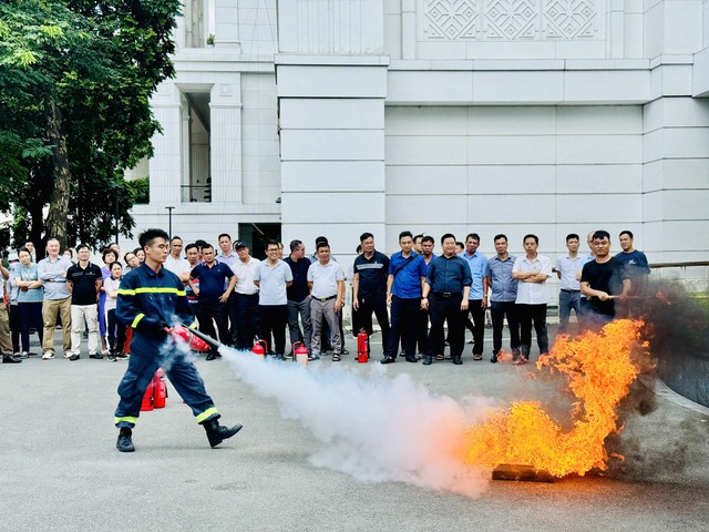 Tập huấn phương án phòng cháy, chữa cháy tại trụ sở Văn phòng Chính phủ- Ảnh 4.