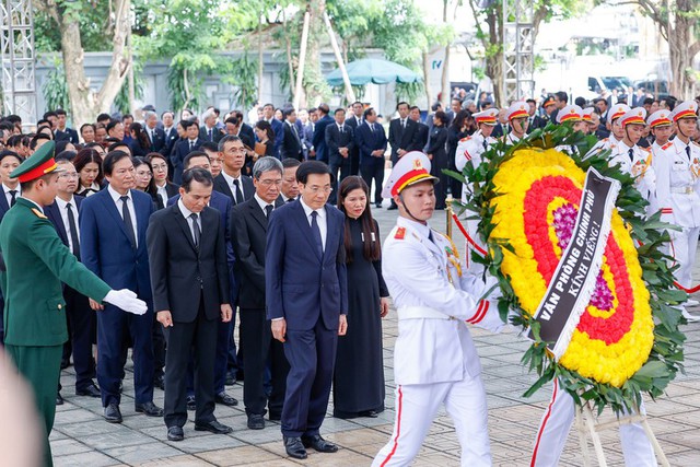 Đoàn Văn phòng Chính phủ viếng Tổng Bí thư Nguyễn Phú Trọng- Ảnh 1.